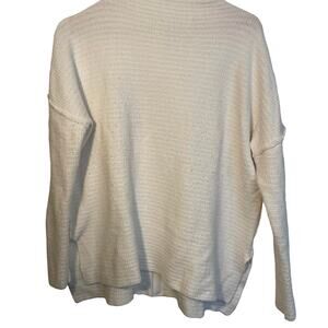 White oversized sweater with zipper
